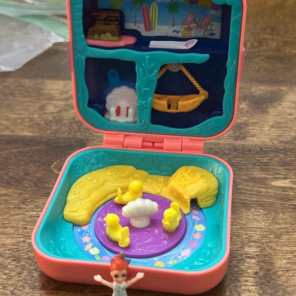 Polly Pocket Doll Hidden Hideouts Mermaid Cove & Birthday Surprise Party Compact - Picture 3 of 3